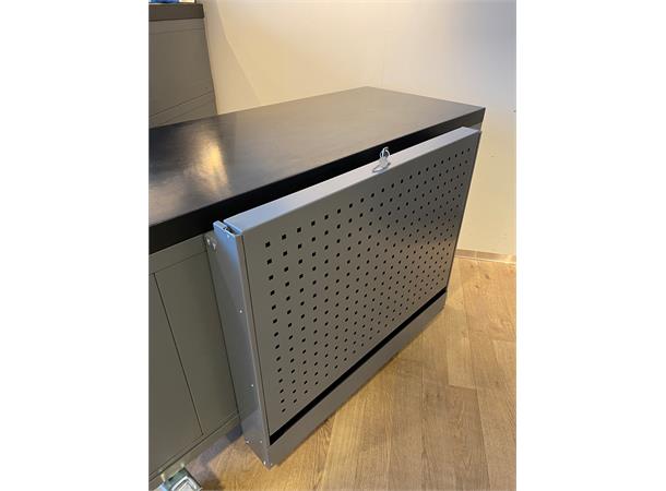 VERKTØYTAVLE HEV/SENK M/LÅS B890 D120 H1270/H730 Perforert Ncs S6502B FTC 