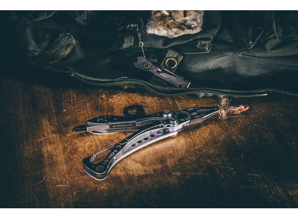MULTIVERKTØY SKELETOOL RUSTFRI Med mulighet for gravering - Leatherman 